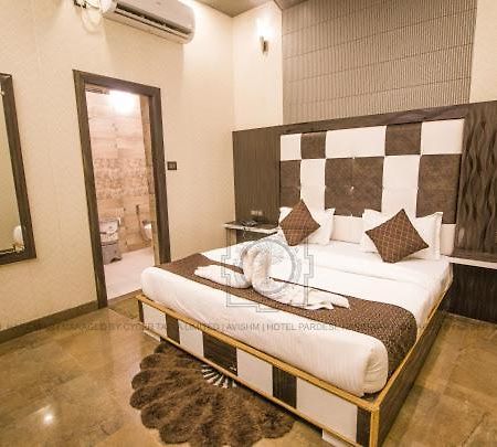 Hotel Pardesi Haridwār Esterno foto