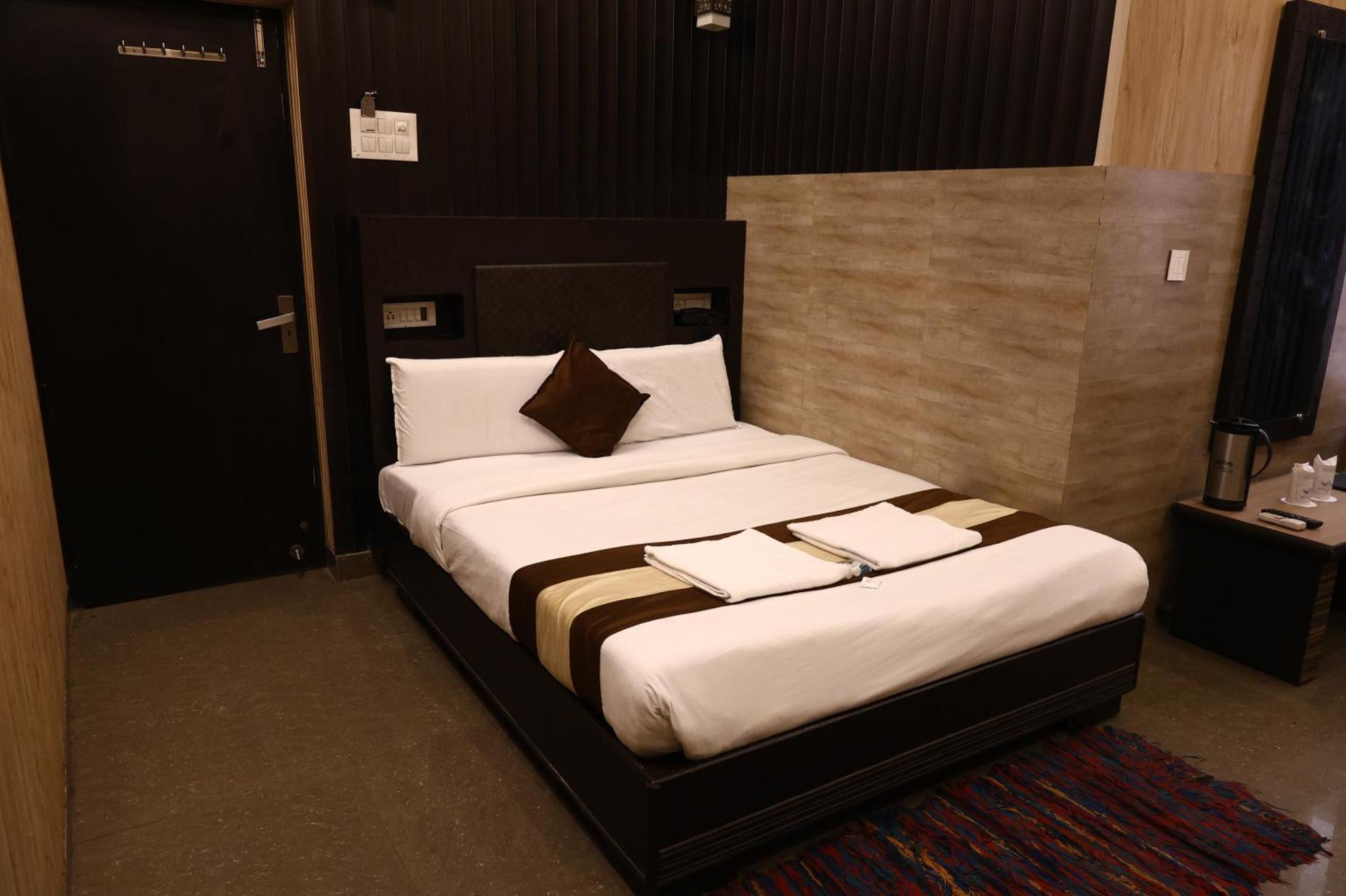 Hotel Pardesi Haridwār Esterno foto