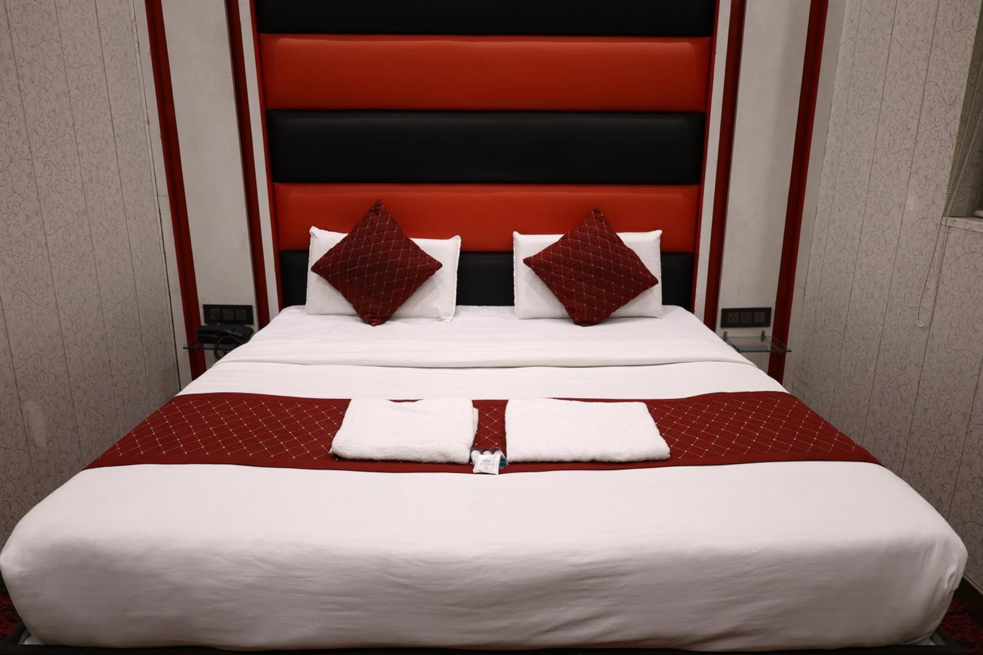 Hotel Pardesi Haridwār Esterno foto