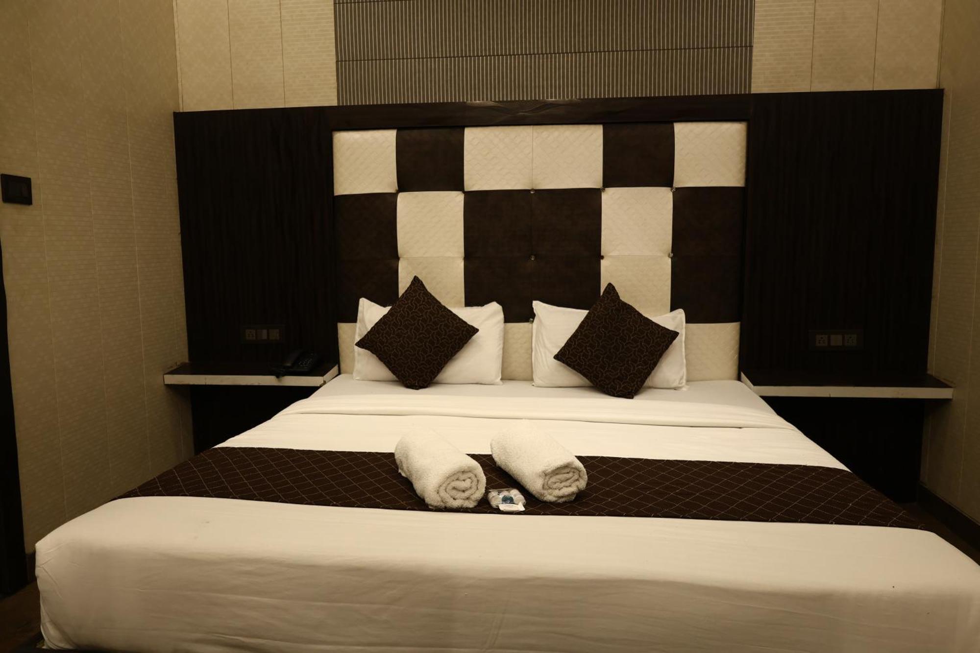 Hotel Pardesi Haridwār Esterno foto