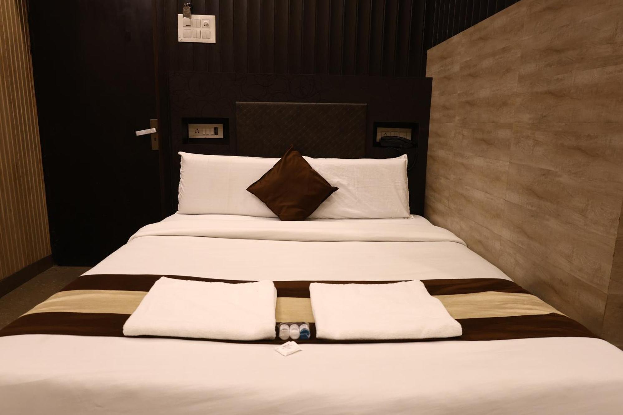 Hotel Pardesi Haridwār Esterno foto