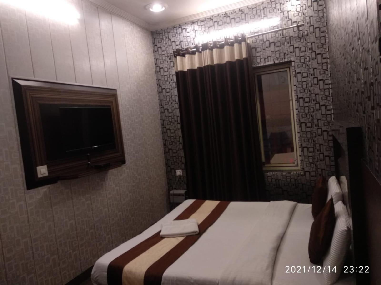 Hotel Pardesi Haridwār Esterno foto