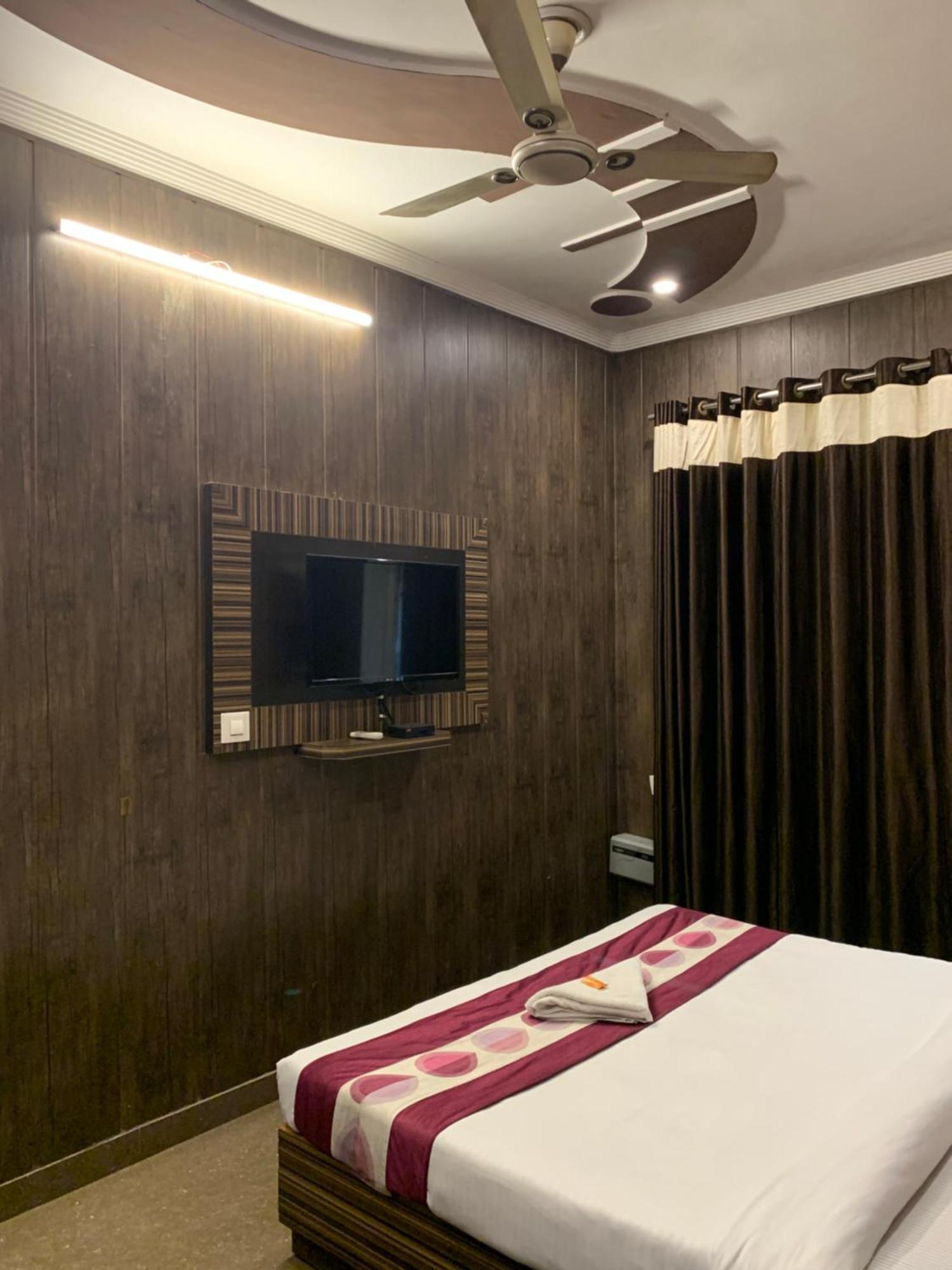 Hotel Pardesi Haridwār Esterno foto