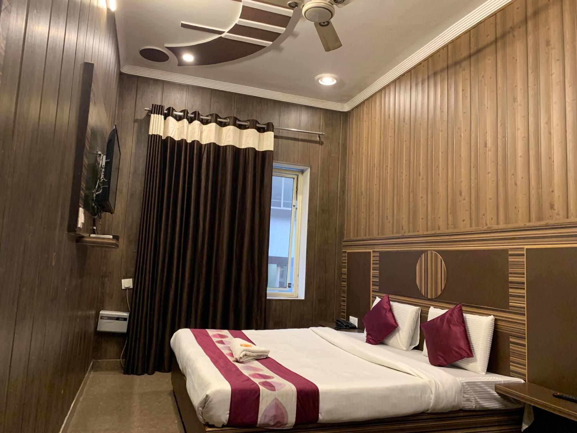 Hotel Pardesi Haridwār Esterno foto