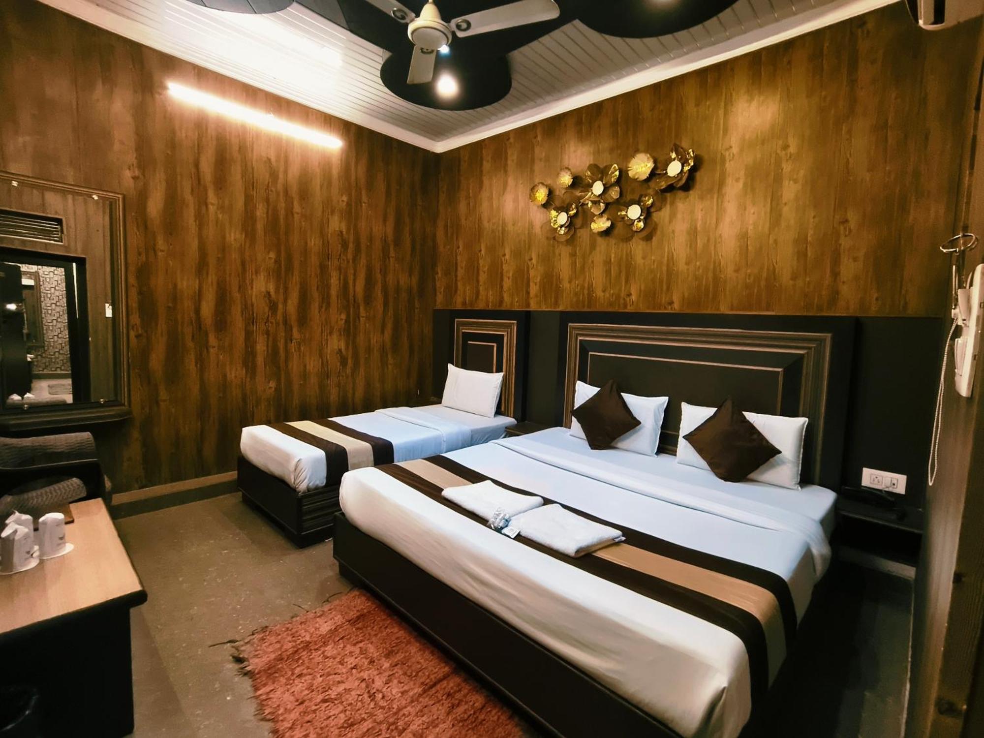 Hotel Pardesi Haridwār Esterno foto